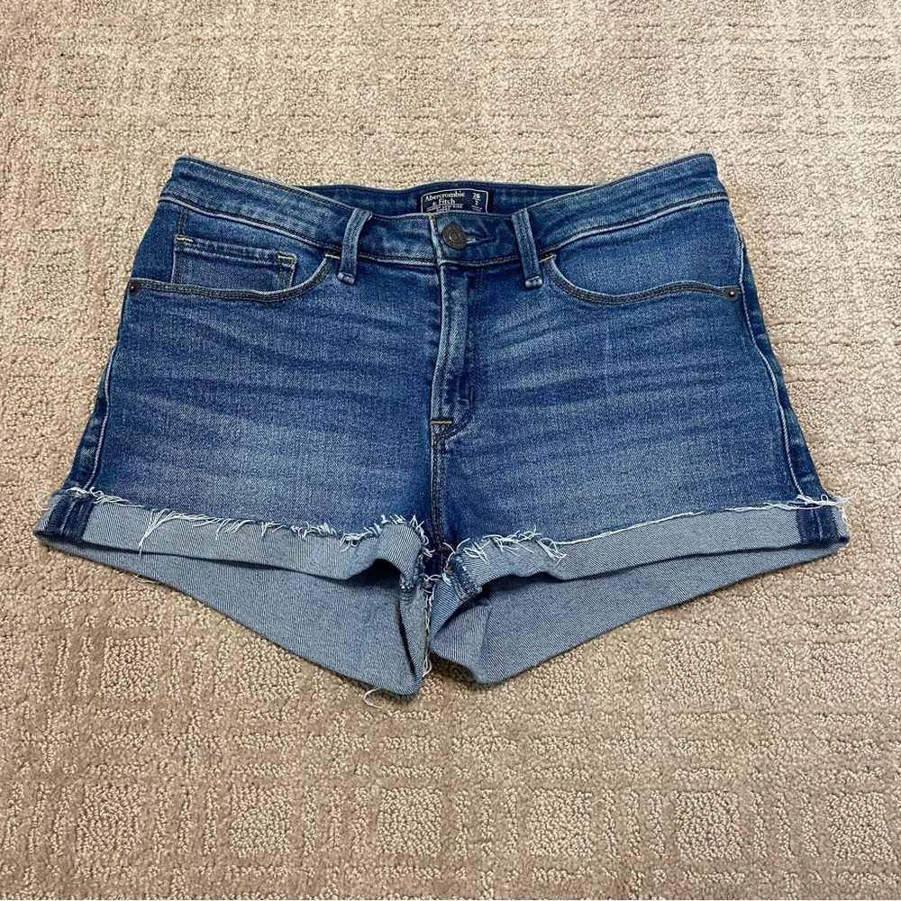 {Abercrombie & Fitch} Harper Low-Rise Short ~ Size 2/26